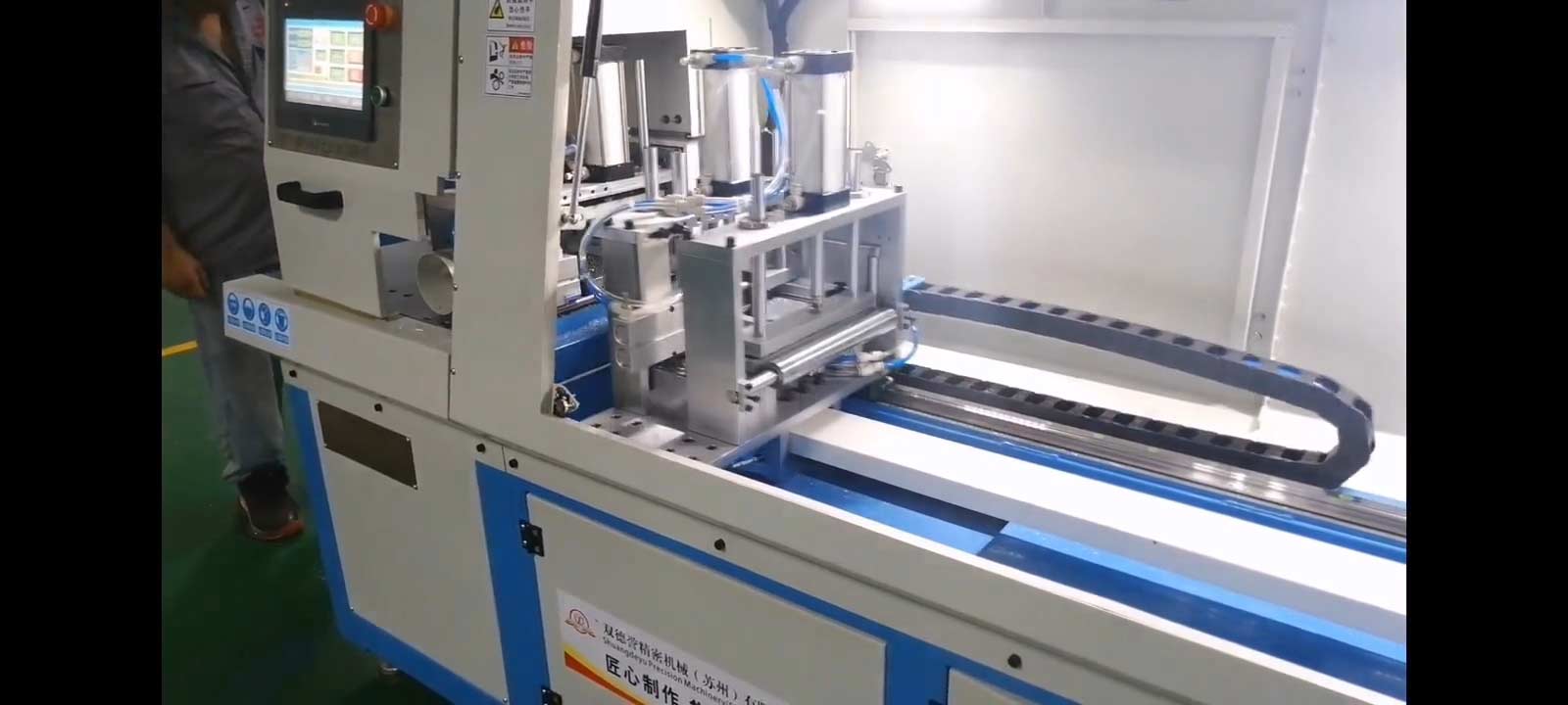 型材切割機(jī)進(jìn)刀動力油氣混合、液壓站方式不如伺服電推【揭秘】