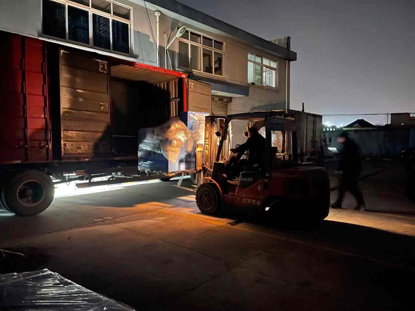 【紹興】鋁型材切割代加工使用的是小型切鋁機(jī)SDY-Q300，立刻找廠家訂購