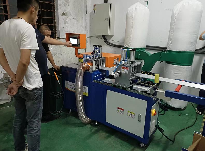 【蘇州】全自動(dòng)切鋁機(jī)SDY-Q350上午咨詢，晚上抵達(dá)客戶車間投入工作